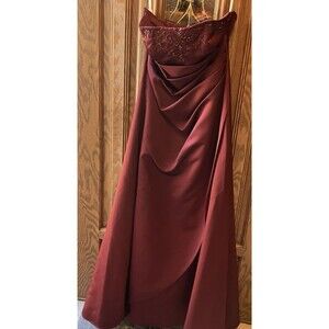Davids Bridal Formal Bridesmaid Gown Burgundy Beaded Satin Strapless Size 8 Wrap